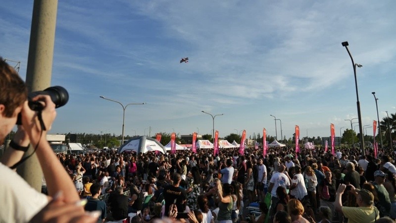 El Aeropuerto de Rosario reabrió sus puertas con pista renovada.