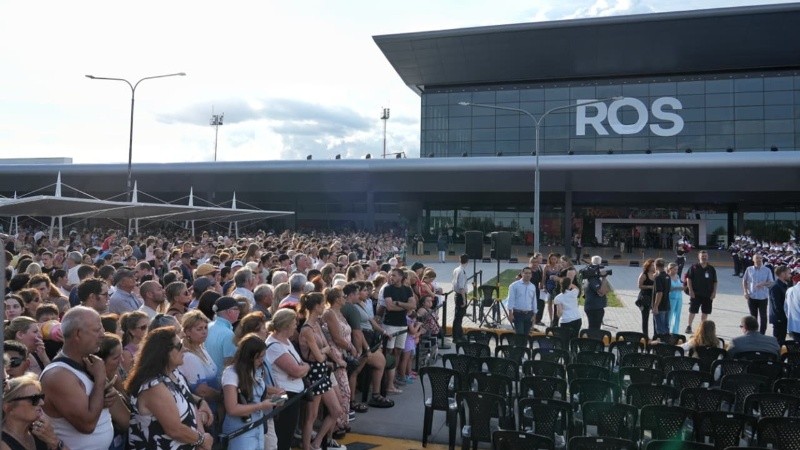 El Aeropuerto de Rosario reabrió sus puertas con pista renovada.