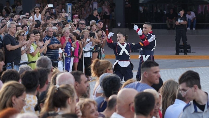 El Aeropuerto de Rosario reabrió sus puertas con pista renovada.
