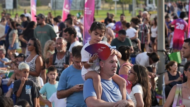 El Aeropuerto de Rosario reabrió sus puertas con pista renovada.