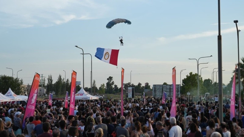 El Aeropuerto de Rosario reabrió sus puertas con pista renovada.