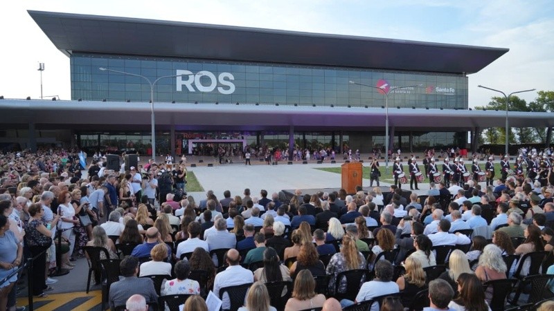 El Aeropuerto de Rosario reabrió sus puertas con pista renovada.