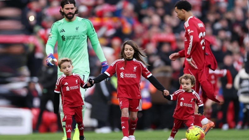 Los hijos de Diogo Jota protagonizaron un emotivo momento en el estadio Anfield.