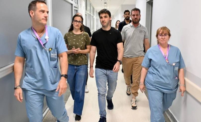 El gobernador de Chubut saludó al equipo médico que atendió el  embarazo, considerado de alto riesgo.