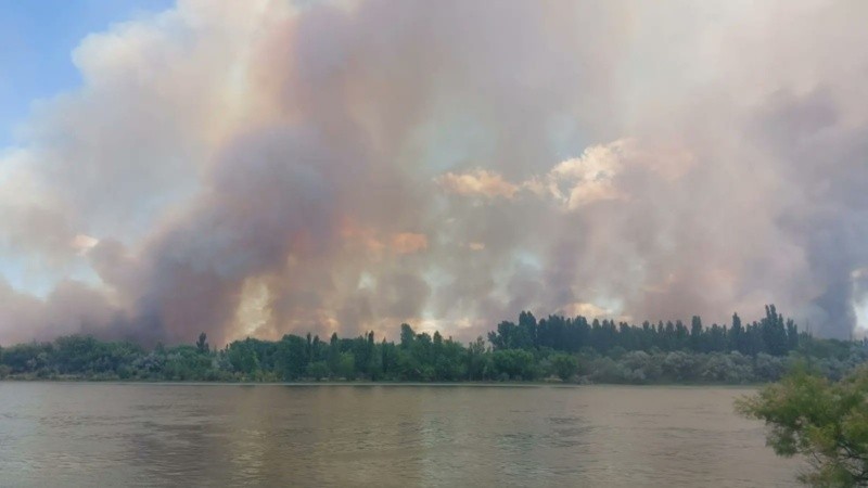 Un incendio provocado por una negligencia lleva afectadas más de 1.750 hectáreas en la zona de Guardia Mitre.