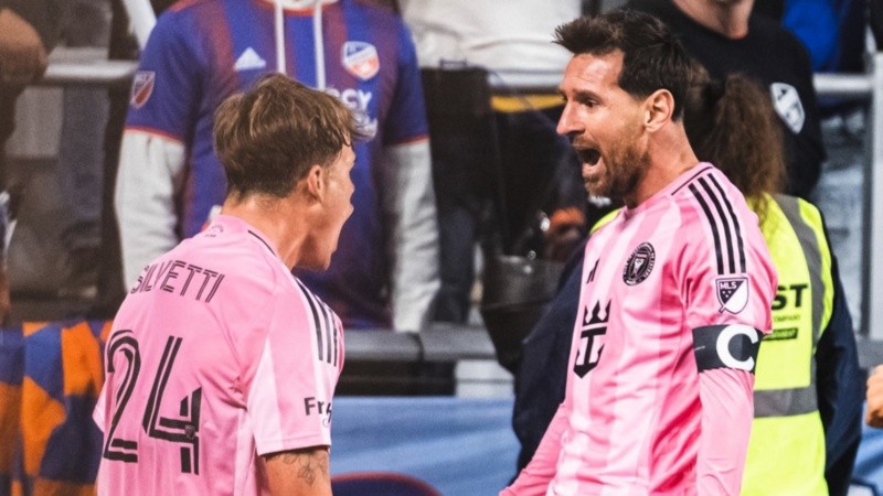 Grito rosarino entre Leo y el ex Newell's Mateo Silvetti.