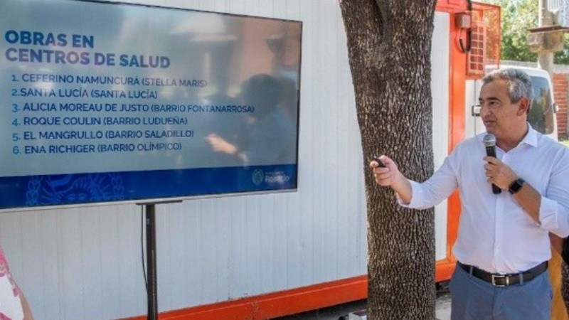 El intendente Pablo Javkin, durante el anuncio de remodelaciones en centros de salud de Rosario.