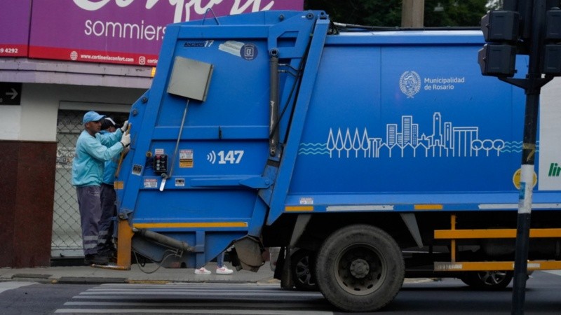 El municipio pide a los rosarinos no sacar la basura el jueves feriado.