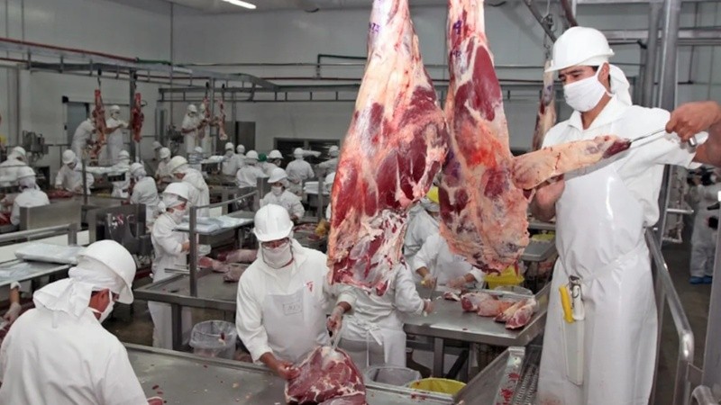 Carne con aftosa: La Rural refutó a la secretaría de Agricultura de Trump.