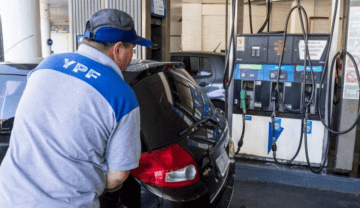 Dispuso una actualización parcial de los impuestos a los combustibles para enero, con su respectivo impacto en los surtidores.