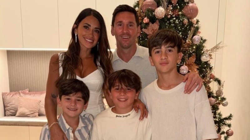 La foto familiar de los Messi durante las últimas fiestas de fin de año en Funes.