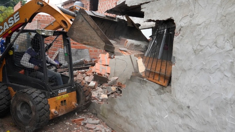 Imagen de archivo del derribo de un bunker en Anchorena al 1500.