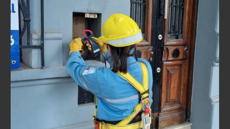 Cuadrillas de la EPE trabajan para reponer el servicio.
