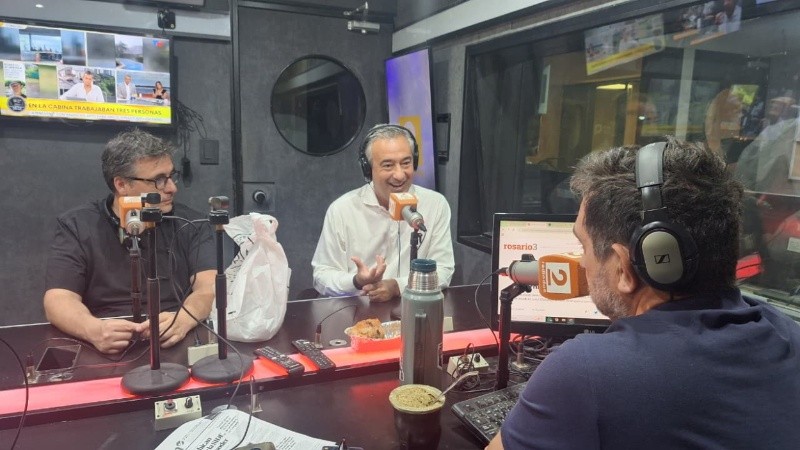 &nbsp;Javkin con Chale en diálogo con Roberto Caferra en Radio2. 
