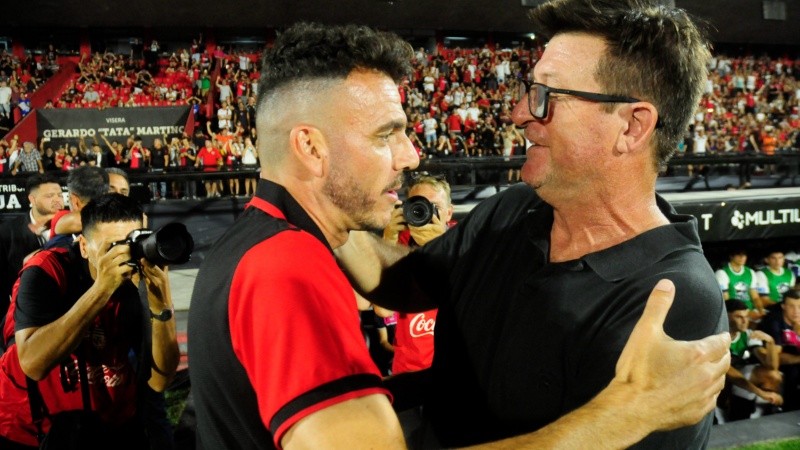 &nbsp;Mariano Soso (izquierda) dirigió a Banega durante su breve paso por el banco rojinegro a comienzos de 2025. (Fotobaires)