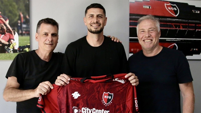 Gabriel Arias llegó para el arco rojinegro y sería titular esta noche en Córdoba.