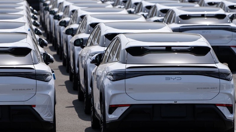 El gigante chino BYD se convirtió en el mayor fabricante de autos eléctricos del mundo.