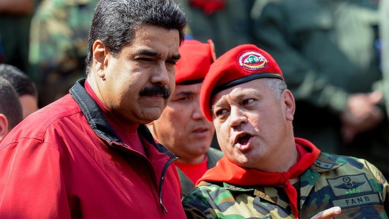 Nicolás Maduro junto al ministro del Interior Disodado Cabello.