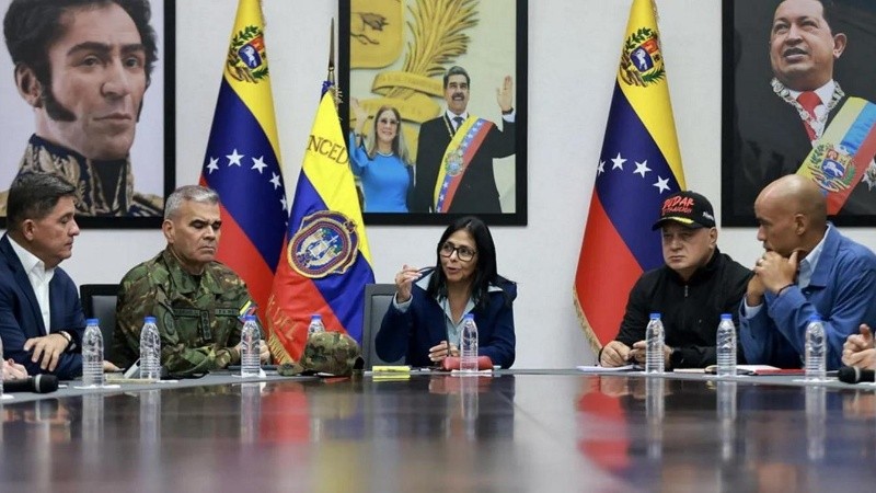 Delcy Rodríguez encabeza su primera reunión de ministros.
