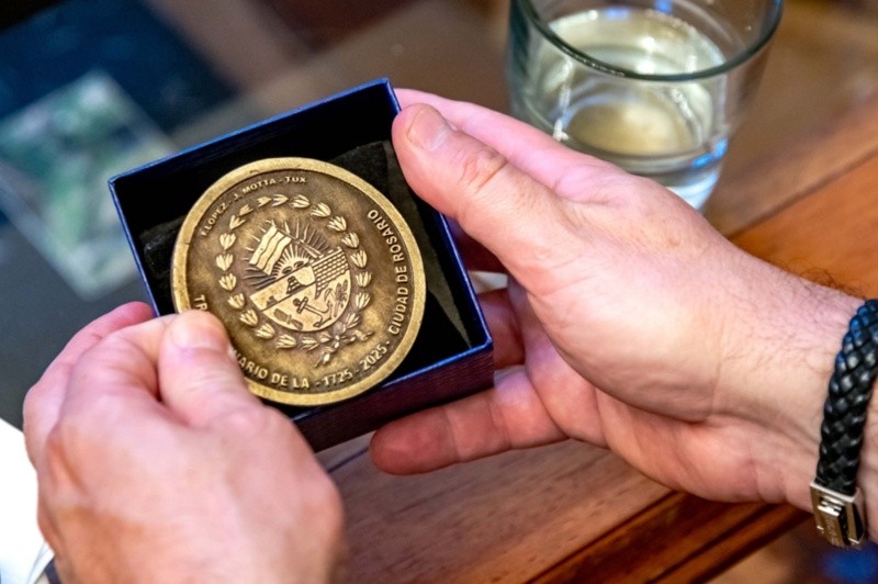 La medalla que recibió Messi en su casa de Funes&nbsp;