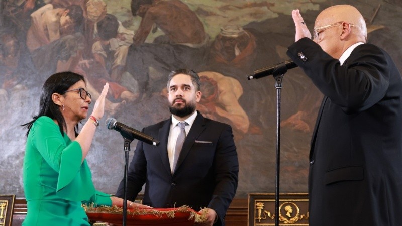 Rodriguez denunció que Maduro y su esposa son 