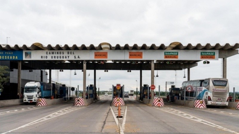 El peaje de la ruta 174 sobre el puente a Victoria.