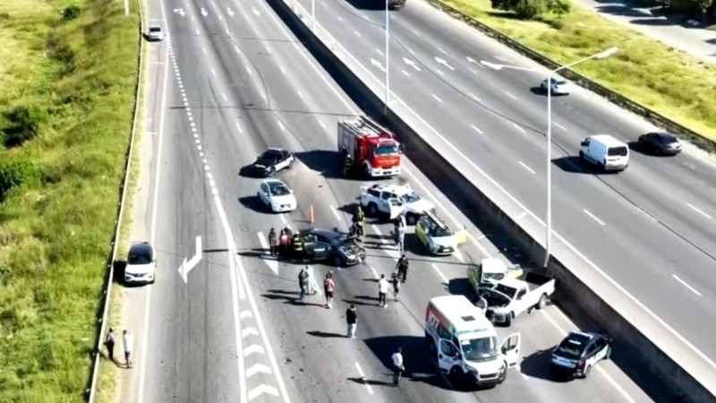 Dos autos y una camioneta chocaron sobre Circunvalación.