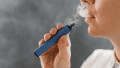 "Los adolescentes que vapean tienen tres veces más riesgo de empezar a fumar cigarrillos convencionales", aseguraron