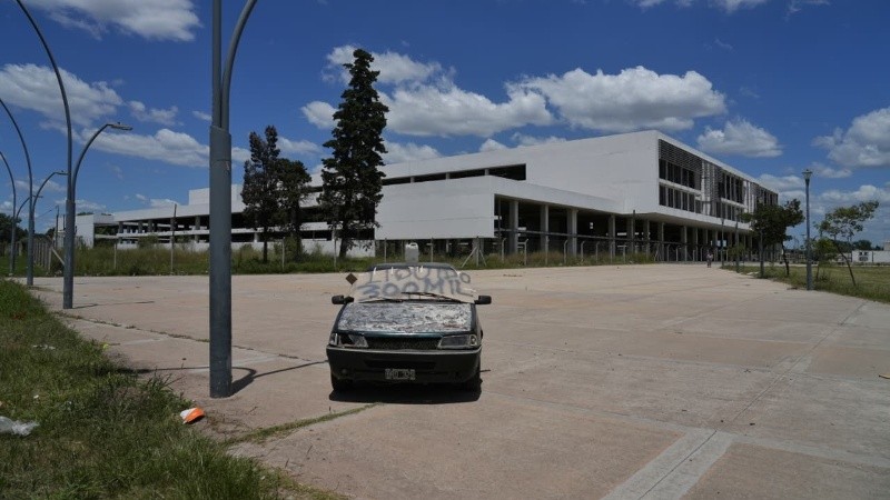 El hospital está ubicado en Circunvalación y San Martín, del lado de Villa Gobernador Gálvez (Foto: Alan Monzón)