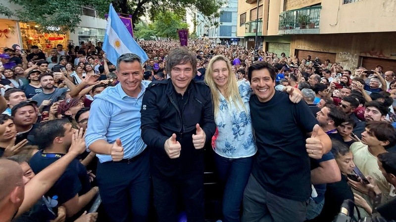 Javier y Karina Milei se mostraron en el territorio mediterráneo junto a Gonzalo Roca