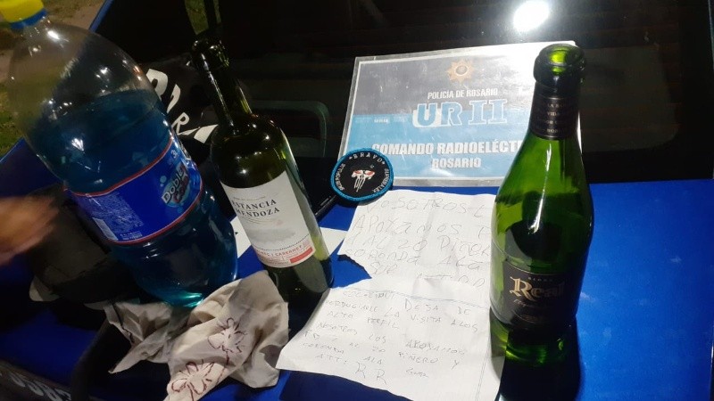 Las improvisadas bombas molotov incautadas en enero de 2023.