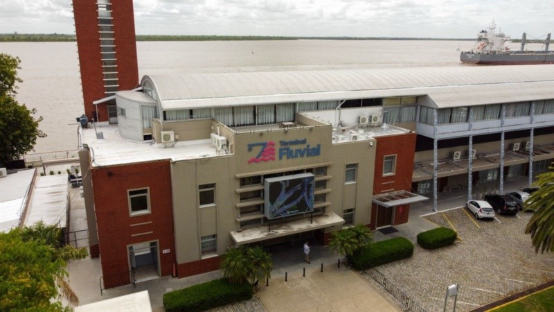 El frente de la Terminal Fluvial de Rosario.