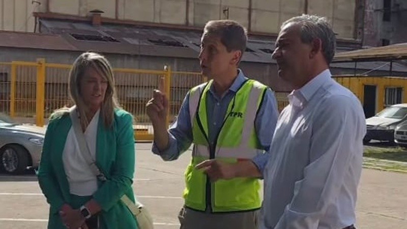 El gerente del Puerto entre la concejal Scmuchk y el intendente Javkin