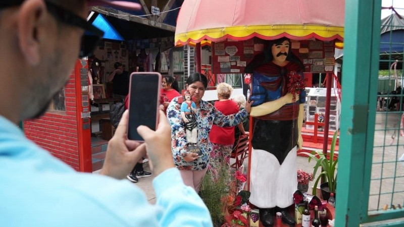 Algunos de los fieles que pasaron por el santuario de Funes.