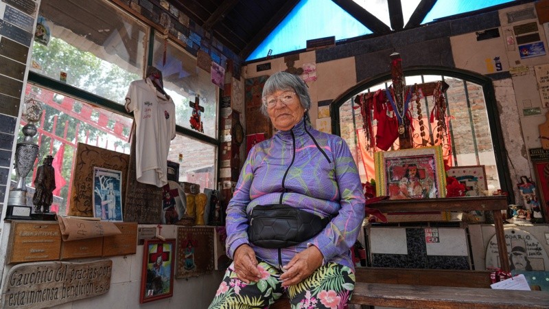&nbsp;&nbsp;Loli, creadora del santuario con su esposo fallecido (Alan Monzón/Rosario3).