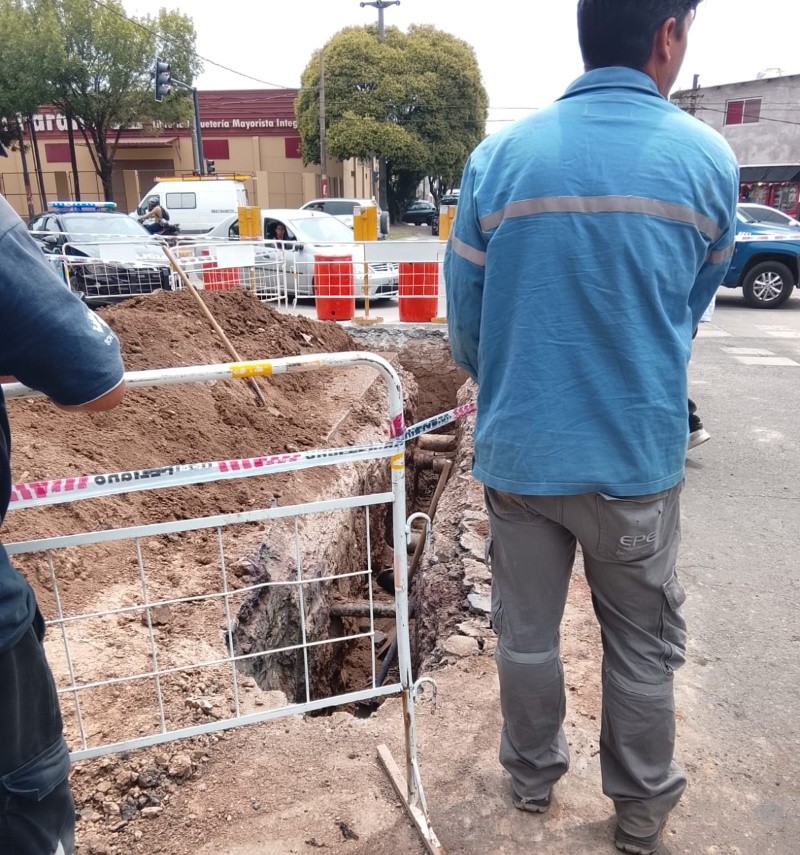 Con una pala, le pegó a un cable de alta tensión de la EPE (Rosario3).&nbsp;