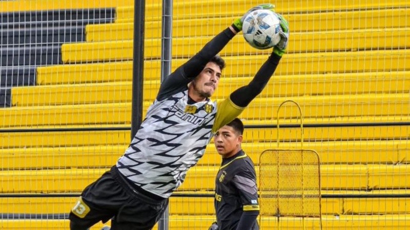 El arquero es oriundo de Córdoba, llegó a Deportivo Madryn en 2019 y fue una de las piezas importantes del equipo que logró el ascenso a la Primera Nacional en 2021.