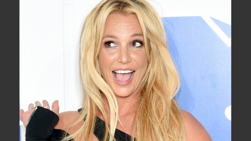 La artista anunció una posible colaboración con su hijo menor.