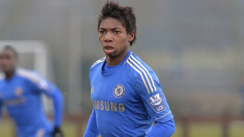 En 2012 abandonó Anderlecht para convertirse en jugador de Chelsea junto a sus hermanos.