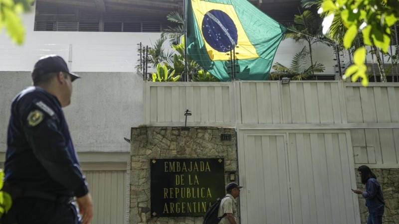 Brasil dejará de representar a la Argentina en la Embajada en Venezuela.
