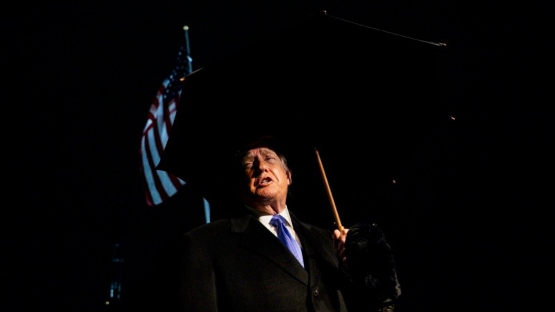 Donald Trump ahora advierte a Cuba.