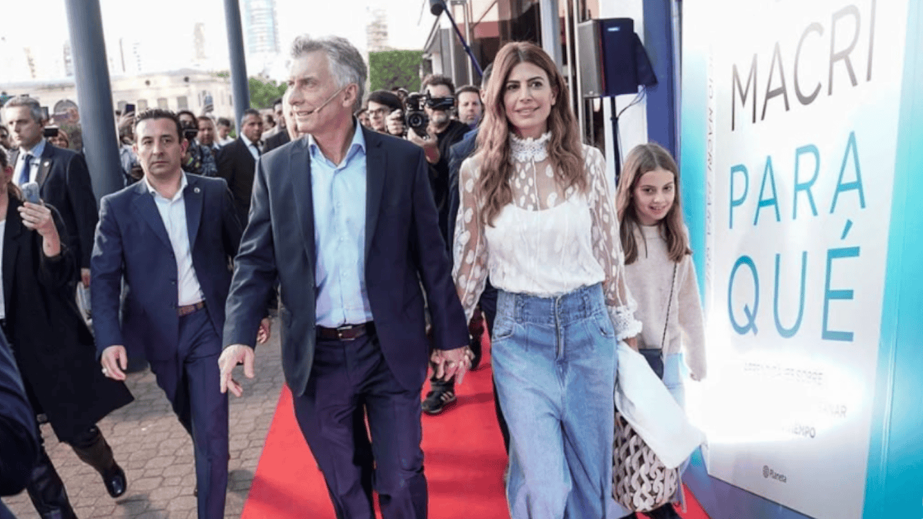 Mauricio Macri y Juliana Awada junto a su hija Antonia en un evento público