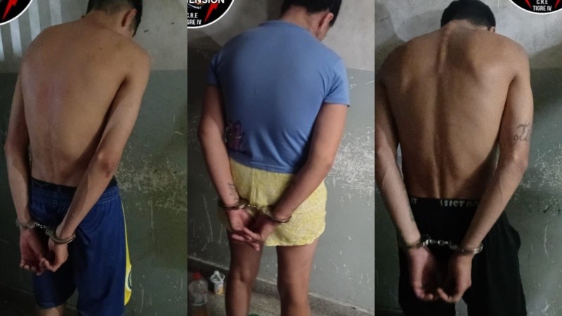 Los tres aprehendidos en barrio Municipal. (Foto: Comando Radioeléctrico)&nbsp;