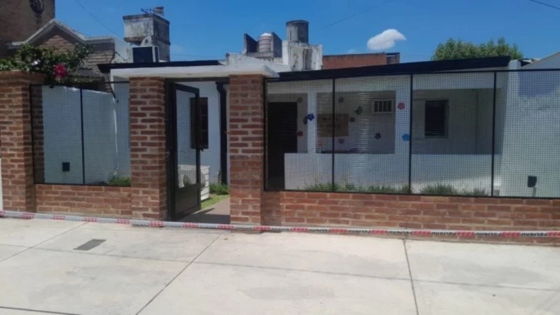 La fachada del jardín maternal donde ocurrió la muerte del niño. (Foto: El Ocho de Tucumán).