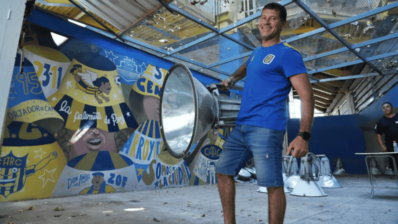 Las luminarias que alumbraron el Gigante de Arroyito durante unos 50 años.