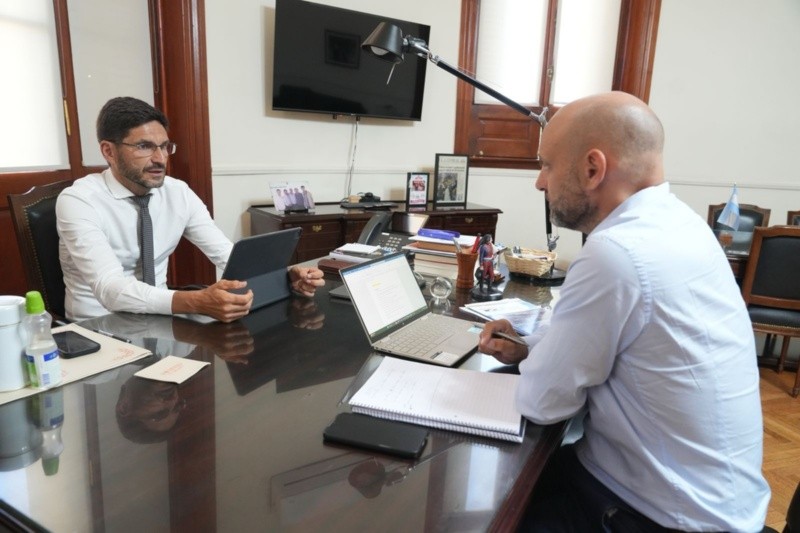 &nbsp;El ministro Puccini y el gobernador Pullaro.