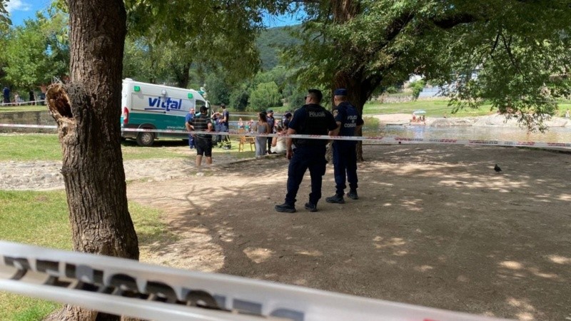 El hombre falleció mientras tomaba un baño en el río San Antonio.