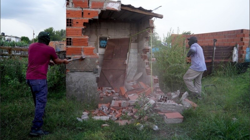 En total, hay ocho personas sospechosas, cuatro de ellas imputadas y en prisión preventiva y otras cuatro con pedido de captura.