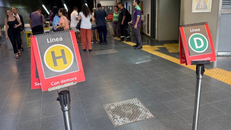 Una línea de subte con demoras y otra con servicio interrumpido.