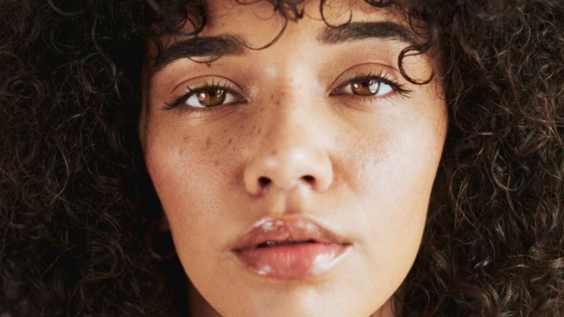 El minimalismo se impone y apuesta por un look sutil, fresco y casi invisible.